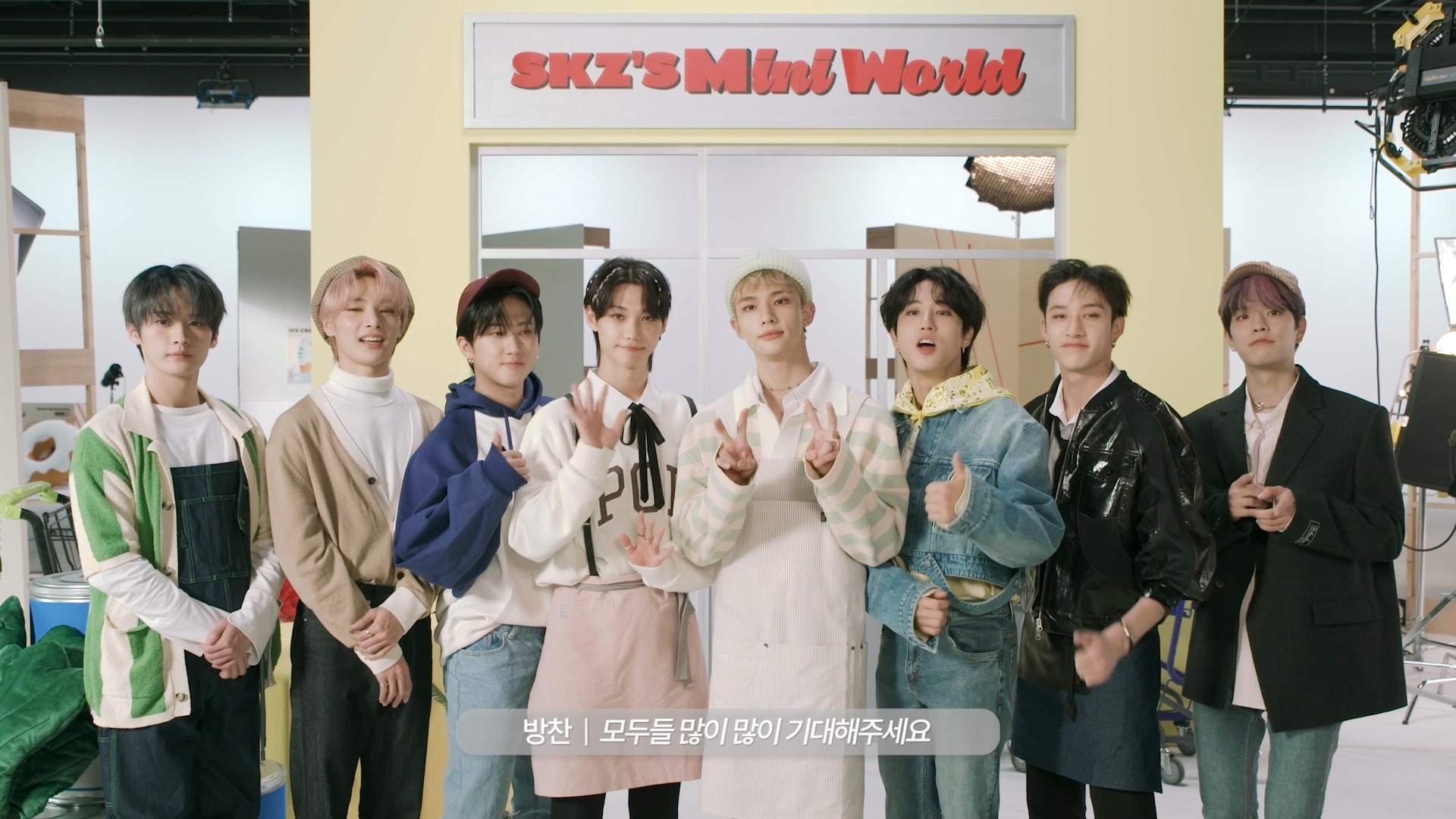 Stray Kids(스트레이 키즈) 2022 SEASON'S GREETINGS Room,mates