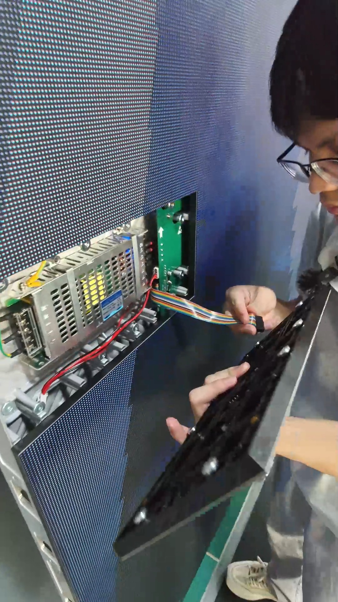 Repairing the LED module is very simple. The full front maintenance ...