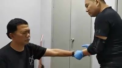 梁潤江師傅用CLM跌打手法治療颈部疼痛CLM Tit Tar Treatment for Neck ...