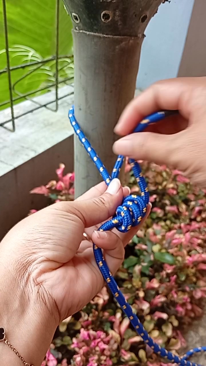 The function of a tie hitch is to secure something in place, but still ...