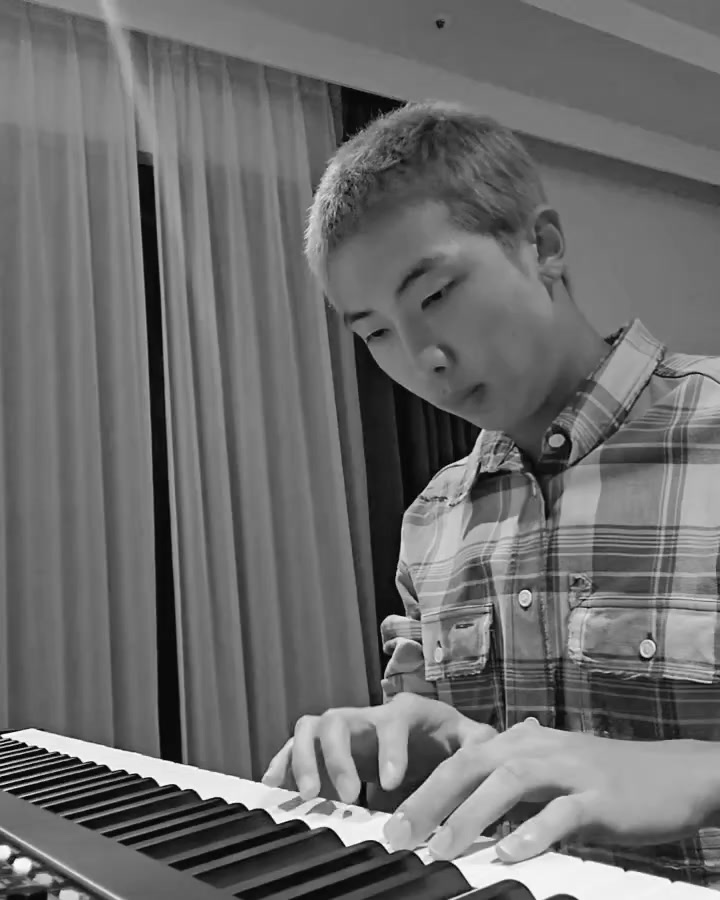 Namjoonrecords¹⁹⁹⁴ - rm (@NamjoonChartsData) • Facebook
