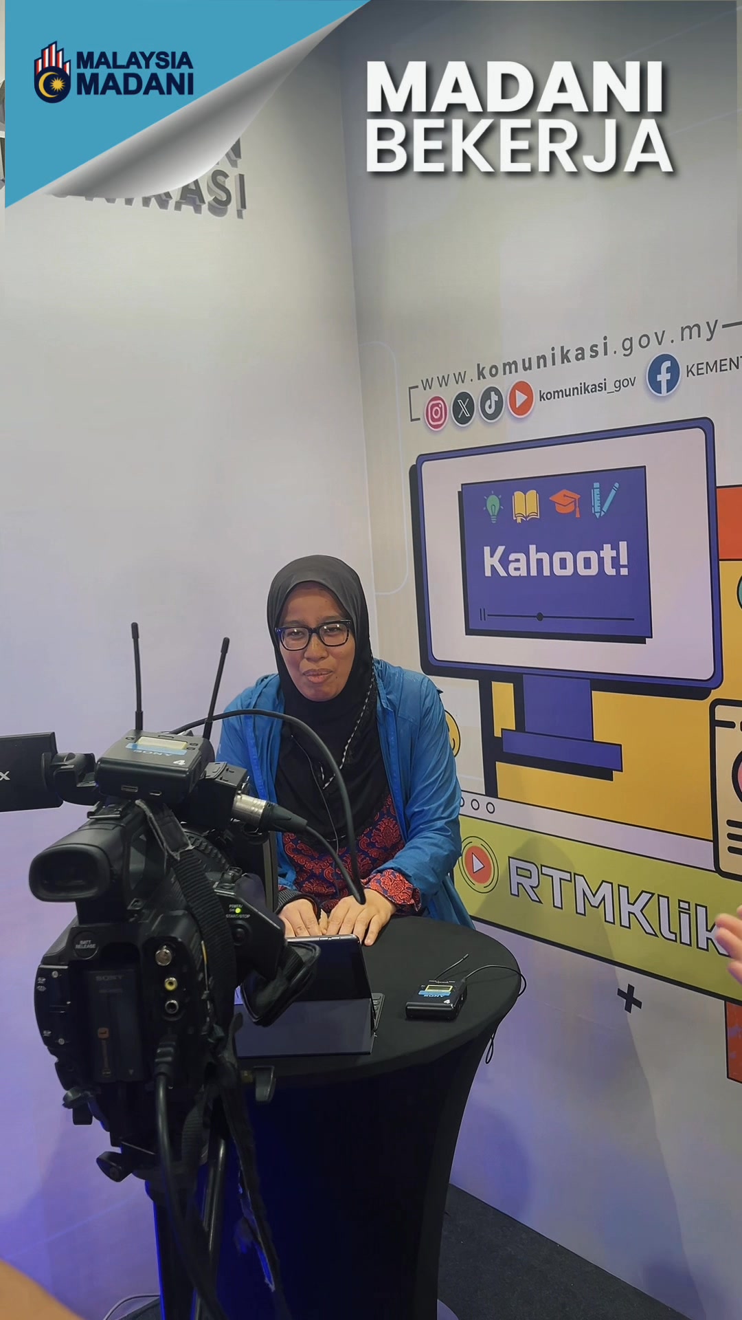 Sekitar kemeriahan hari pertama di reruai K9 Kementerian Komunikasi ...