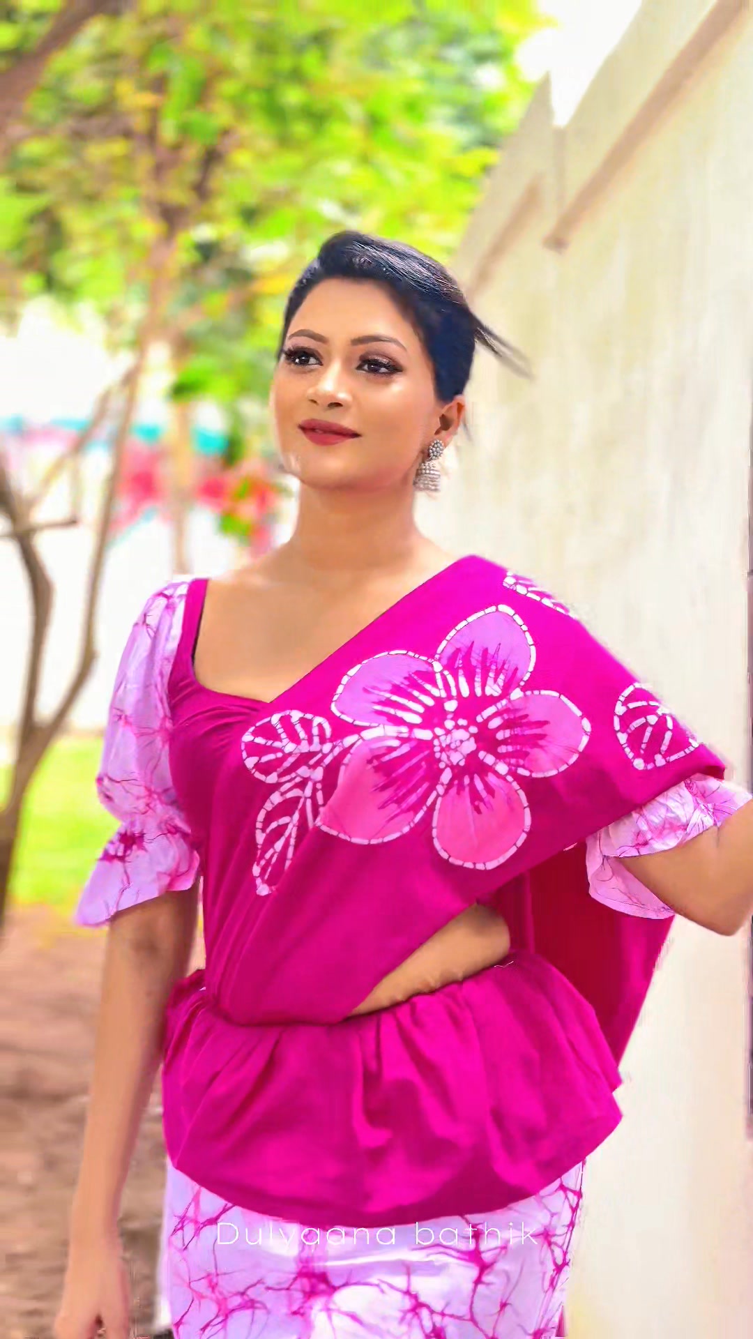 Violet 🌸 සාරිය පිළිබඳ තොරතුරු දැනගැනීමට whatsapp පණිවුඩ භාවිතා කරන්න ...