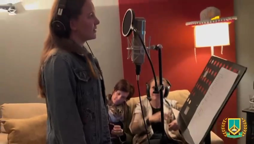 [Agter die skerms] Amodé Labuschagne is 'n Gr.7 leerder en ons hoop dat ...