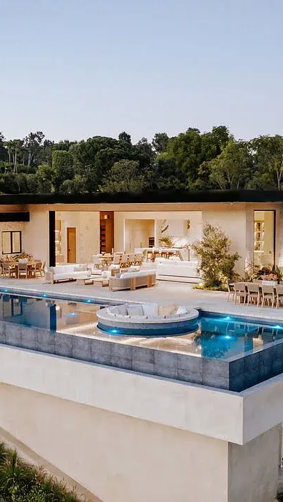 Curated visual reference: Picture Idea: Inside A 14 5M Brentwood Estate Single Level Luxury With