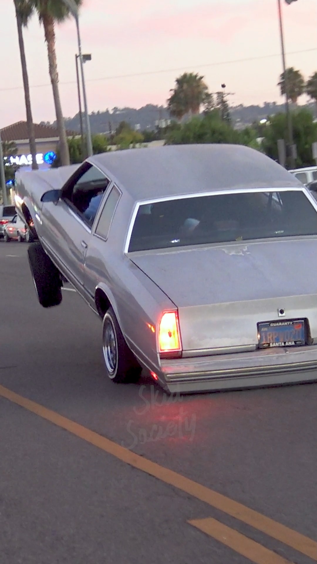 Chevrolet Monte Carlo Luxury Sport G Body LOWRIDER hopping! ?