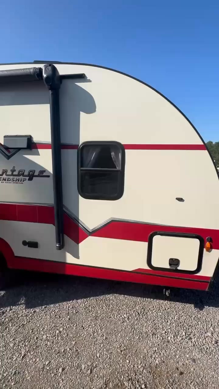 $10,981 • 2018 Gulf Stream Friendship REALLY NICE VINTAGE LOOKING RV ...
