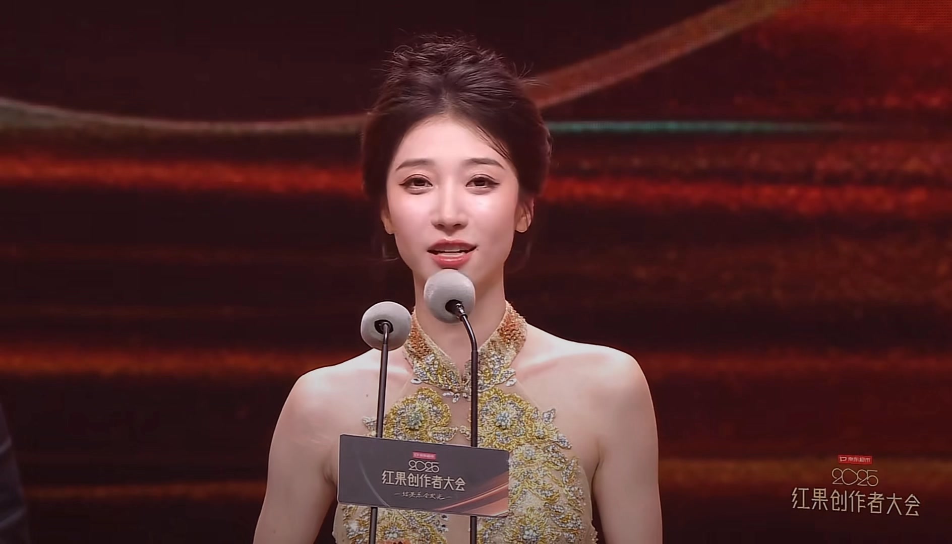 #2025年紅果創作大會 #鎏光盛典 ⭐️年度匠心演員 何聰睿、韓雨彤、王格格、王皓禎 我以為王晨鵬會拿『行業深耕演員』 結果純純一日遊空手而 ...