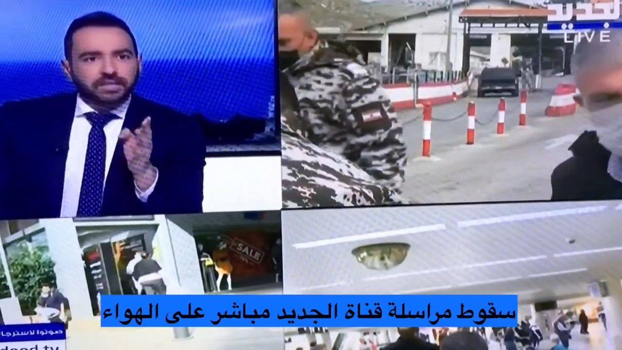 مذيع فوكس نيوز يسقط على الهواء بسبب سيلفي