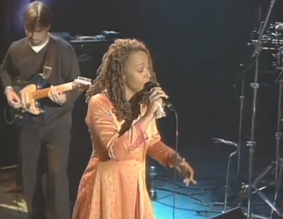 Cassandra Wilson & Marvin Sewell perform 