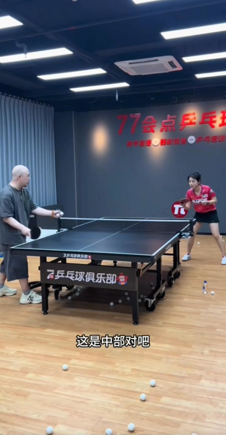 陈导和韩导。#直拍横打的核心手法 #直拍 | Sikamat Table Tennis 小甘密乒乓球馆 | Facebook
