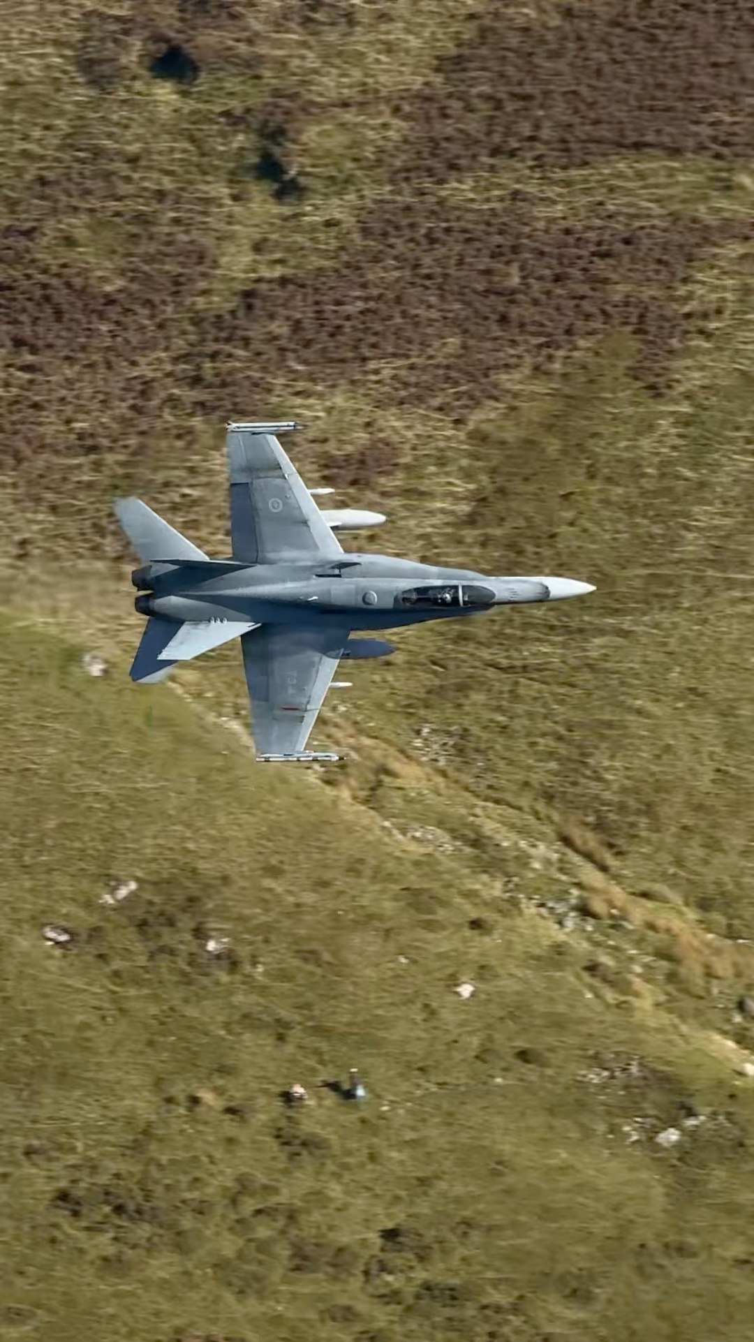 Two Canadian CF-188 Hornets twisting and turning through the Mach Loop ...
