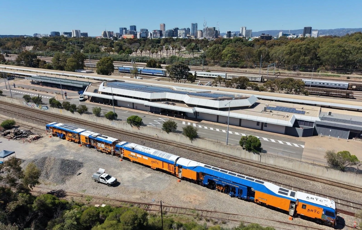 The largest tamping consist in the Southern Hemisphere is now hard at ...