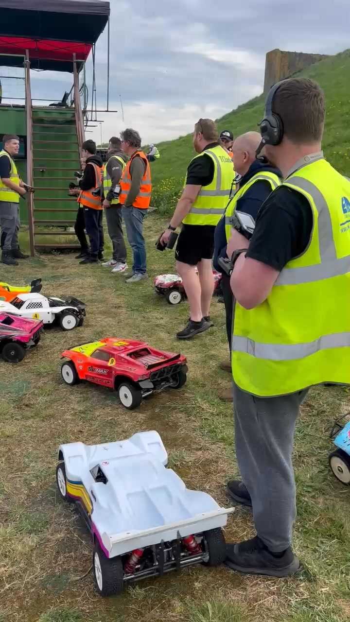 Waiting to go out for my final MMR Raceway! 👍🏻🏁 | Tayler Letchford RC ...