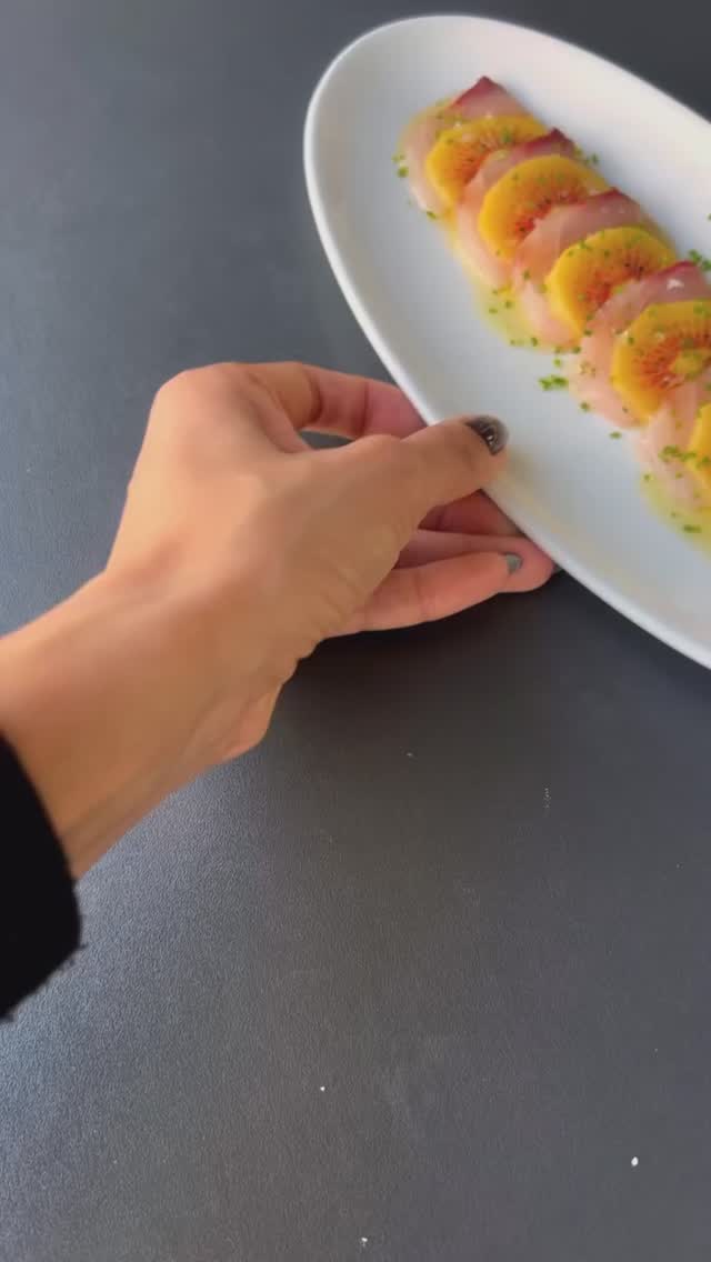 @linna.eats Ditch the utensils! Shell it out — FINGERS only! We’re ...