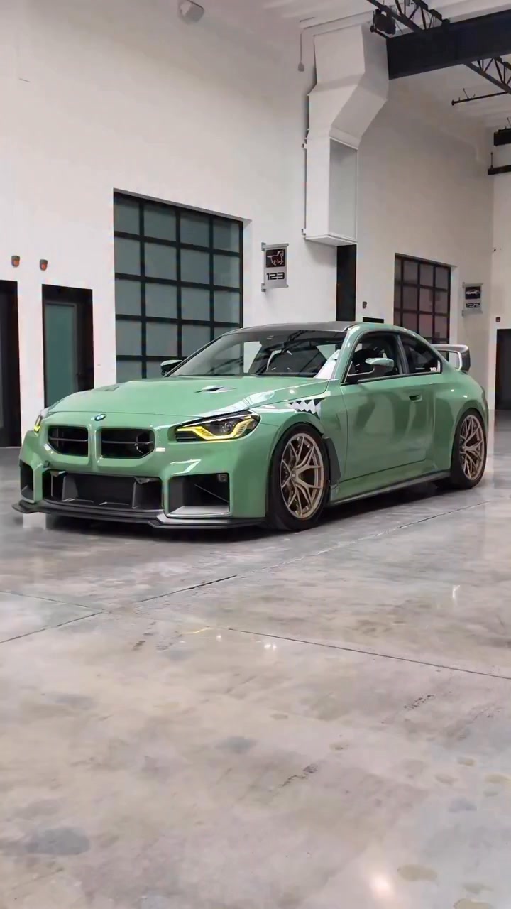 💚 Auratium Green BMW G87 M2 —— 當性能遇上藝術，帶來的不只是速度，而是一件 移動的傑作。 感謝 indstyle ...