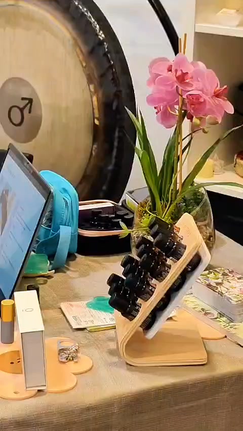 🌿和学生们一起完成了一场充满爱与能量的【颂钵音疗与香氛疗愈工作坊】💫 #透过颂钵的震动与香气的流动，大家都更深地连接到内在的平静与放松。 感恩 ...