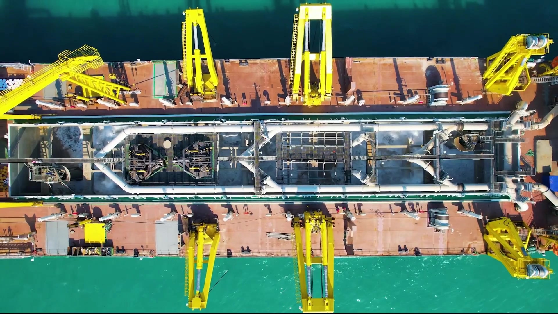 China’s first domestically designed super dredger completed its sea ...