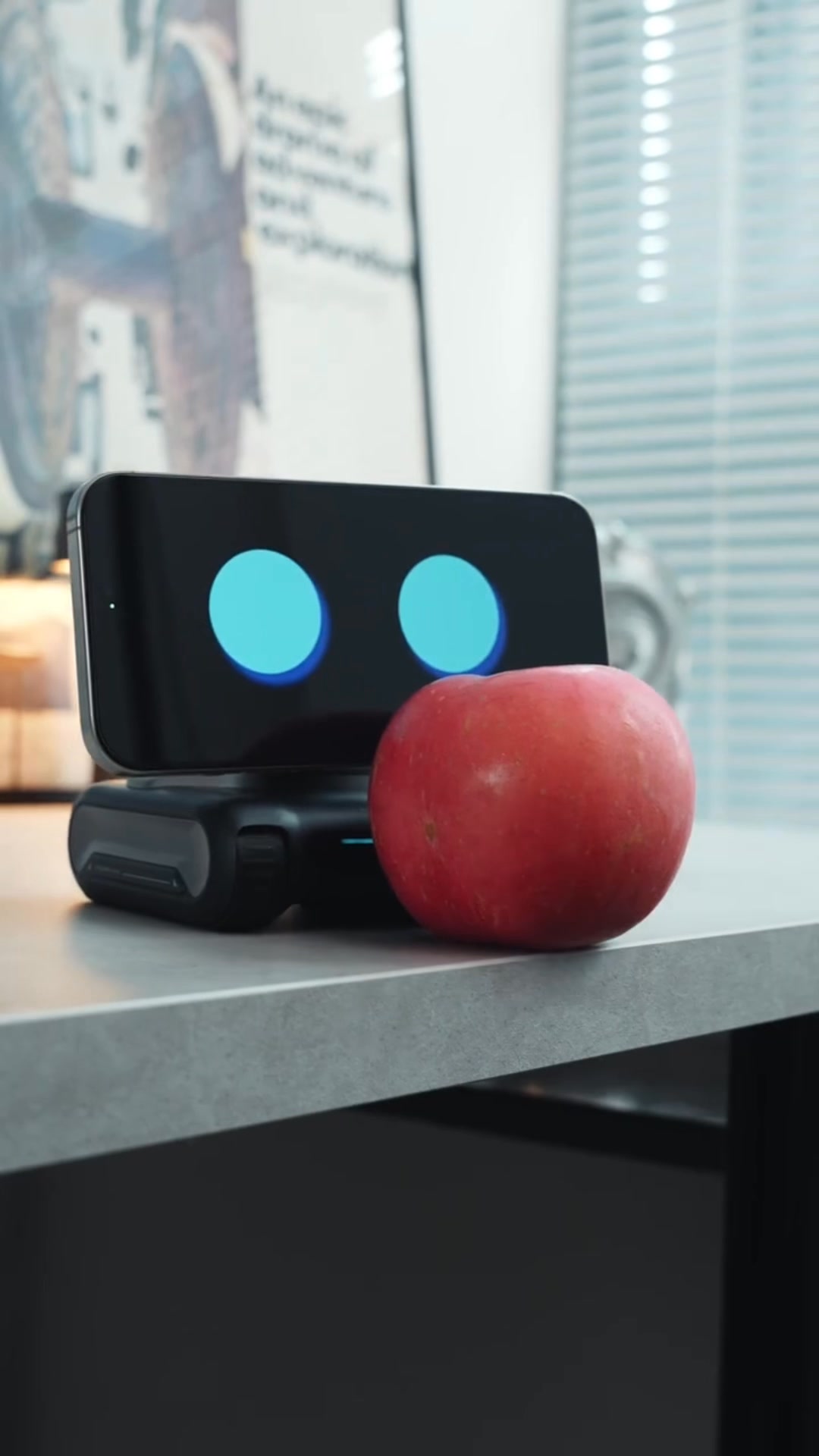 LOOI Robot Japan (@looirobotjapan) • Facebook