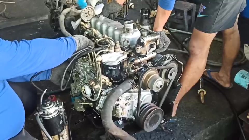 Isuzu 3AB1 เข้ามาใหม่อีกตัวครับ ขนาด 35 แรงม้า ความจุกระบอกสูบ 1,777 cc ...