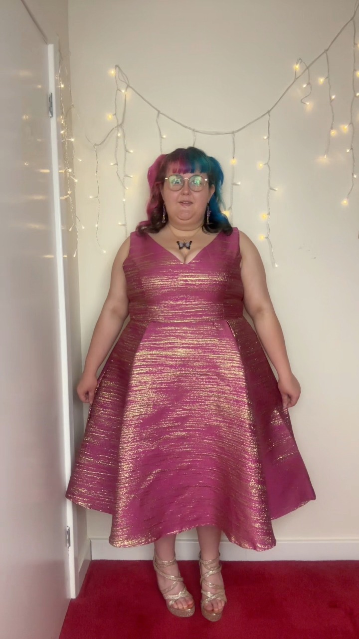 styling XplusWear’s hot pink v neck cocktail party dress 💛, use my code ‘ABIDRINKELL’ for 12% off 💰 , hair details:, ‘Pussycat Pink’ and ‘Atomic Turquoise’ from Manic Panic, #plussize #plussizefashion 