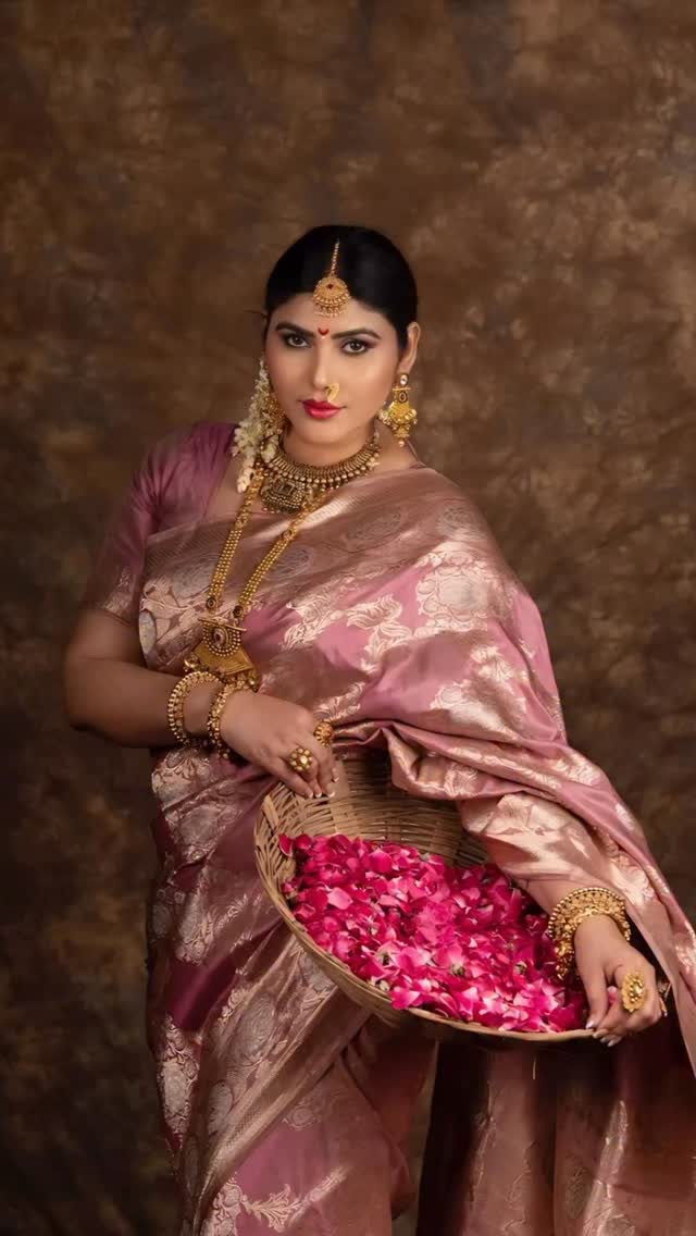 Mamtarai brand se pure Banarasi chandi ki saree kharidane ke liye ...