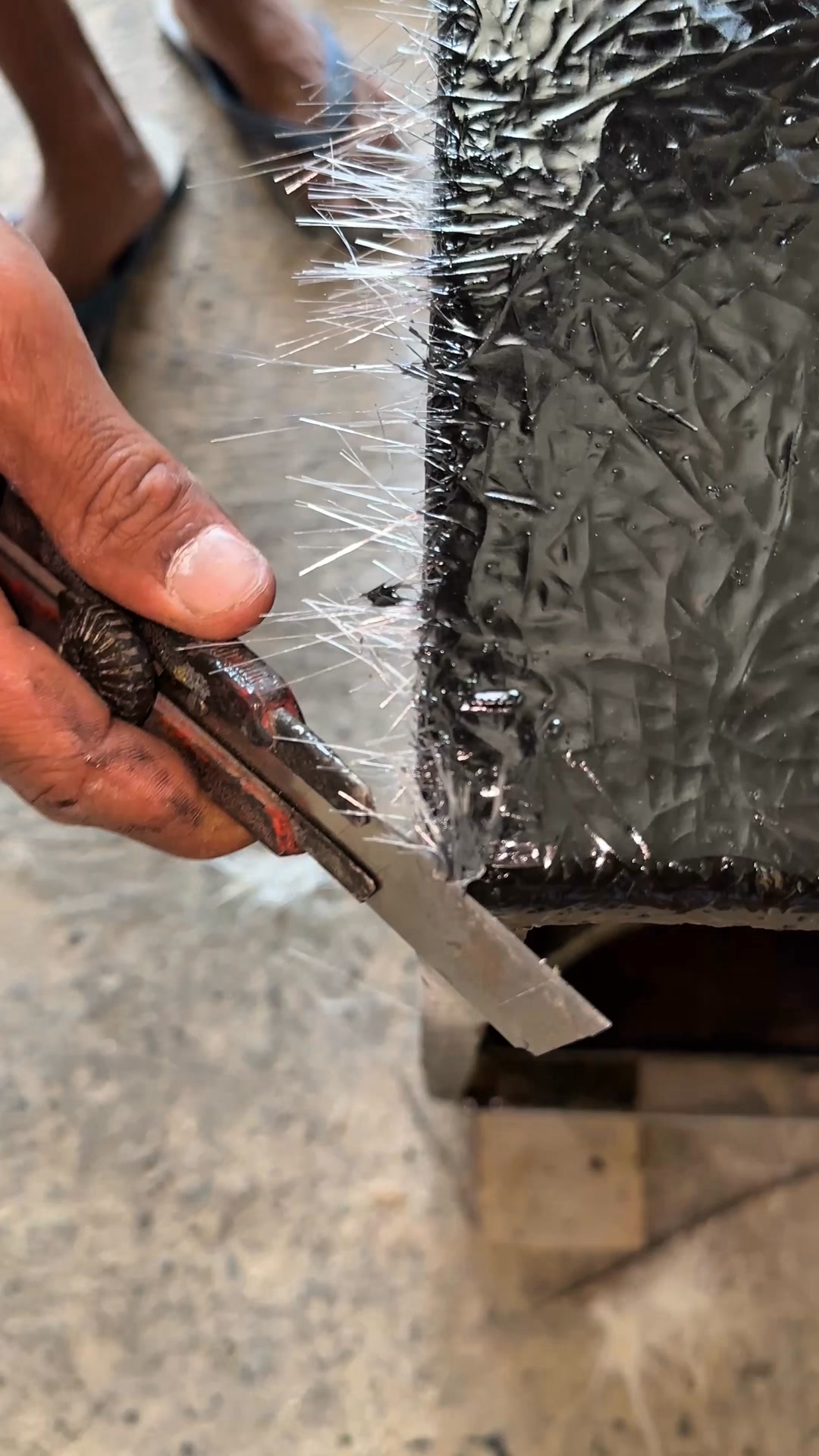 cutting off the remaining fiber resin when it is half dry is easier # ...