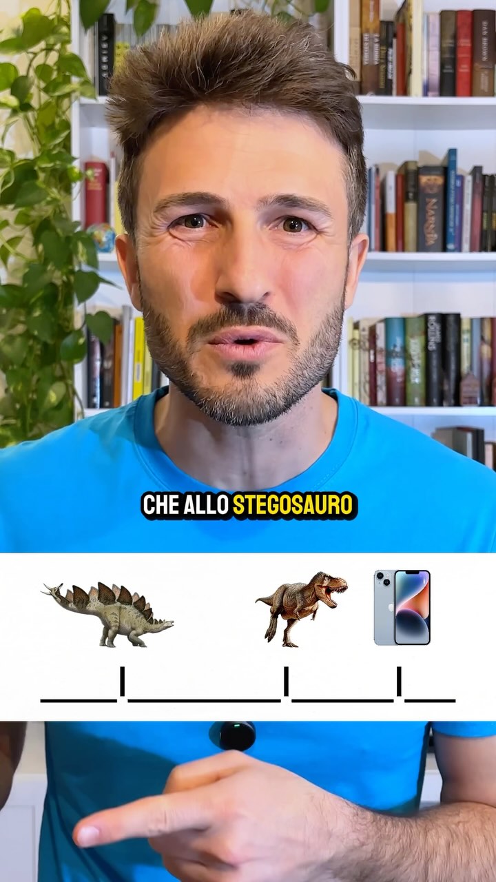 Il T-Rex 🦖 è più vicino all’iPhone📱che allo Stegosauro in termini di ...