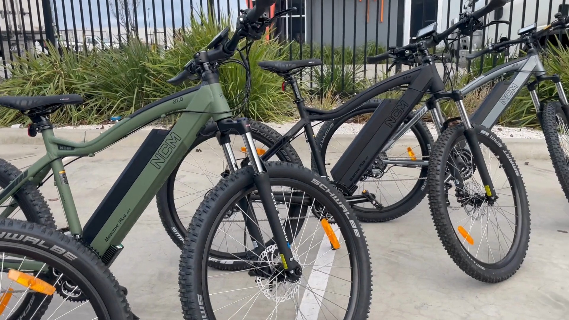 fahrrad lenkertasche für hunde Fahrradkorb Hunde, Fahrradtasche für Haustiere Faltbarer Fahrradkorb Vorne für 2 IN 1 Faltbar Hundekorb Hunderucksack mit Lenkeradapter für kleine Haustier (Tragfähigkeit 5KG) (Blau) Haustier Metal Gear Zeke by migration_rhenus Farbe:liberty green