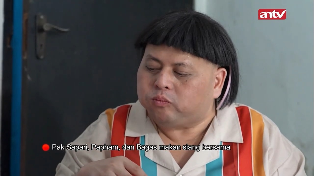 Papham diajak pak Sapardhi makan nasi pakai lauk tempe sisa berjualan ...
