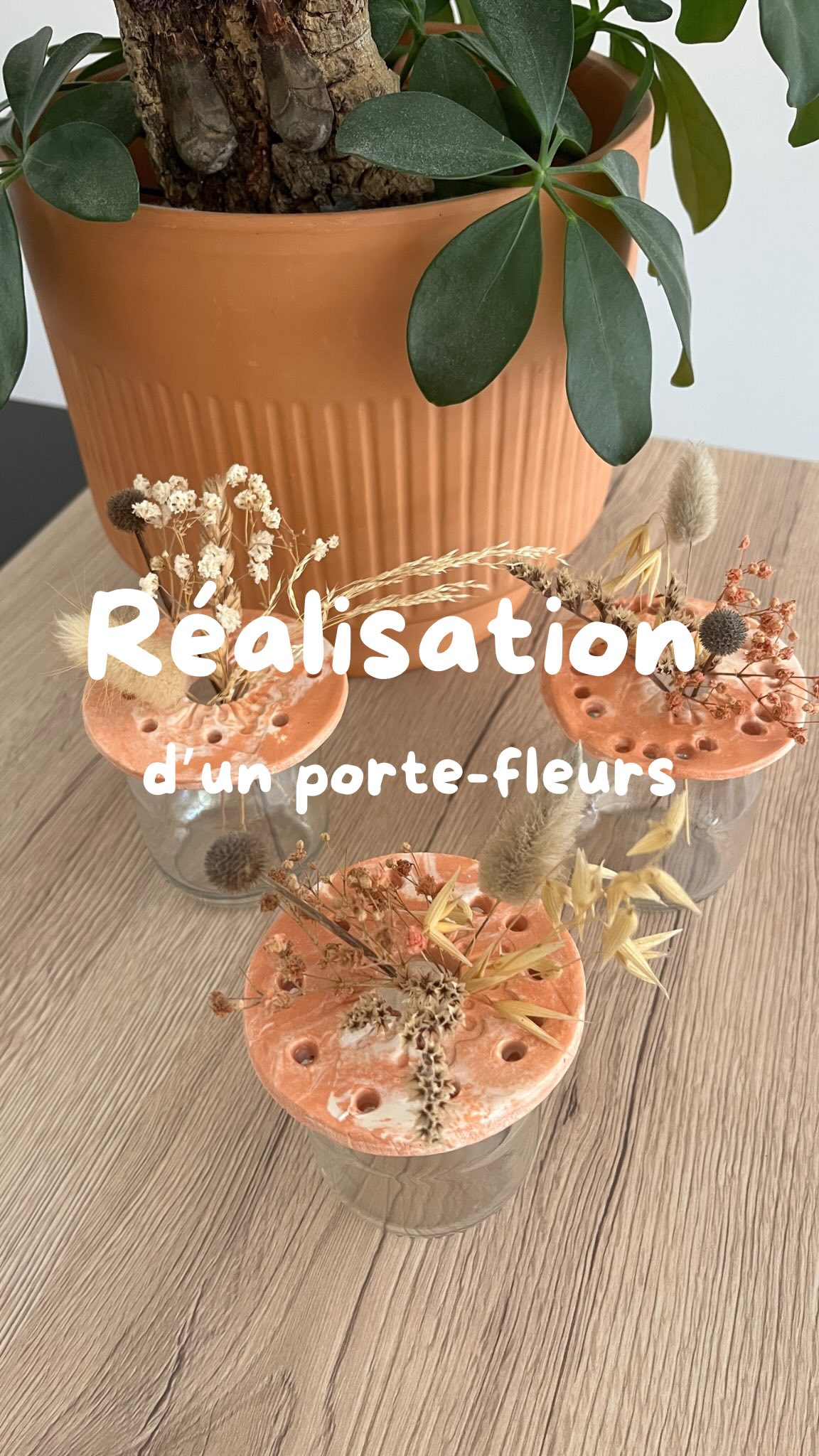 C’est parti, on crée des petits porte-fleurs pour… eh bien, pour aucune ...