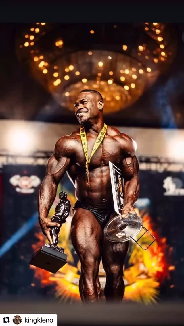Powerhouse Gym Athletic Club - Bodybuilder Aaron Reed and Taylor Scott ...