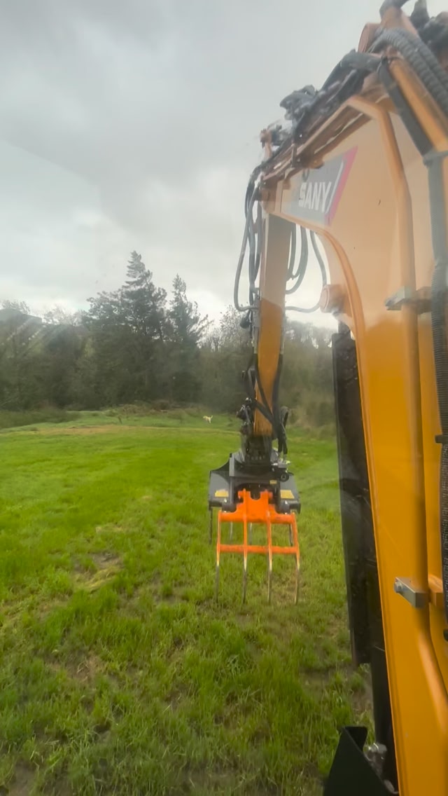 Tired of switching attachments? The Scorpion S1600 combines a bucket ...