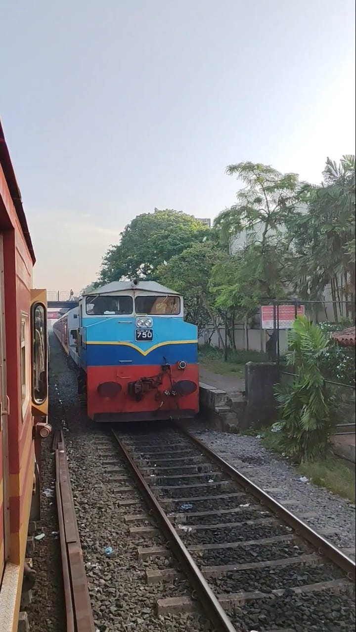 ගම්පහ දීය..😍/Class M4-750 Canadian locomotive ♥️ #srilankarailways #m4 ...