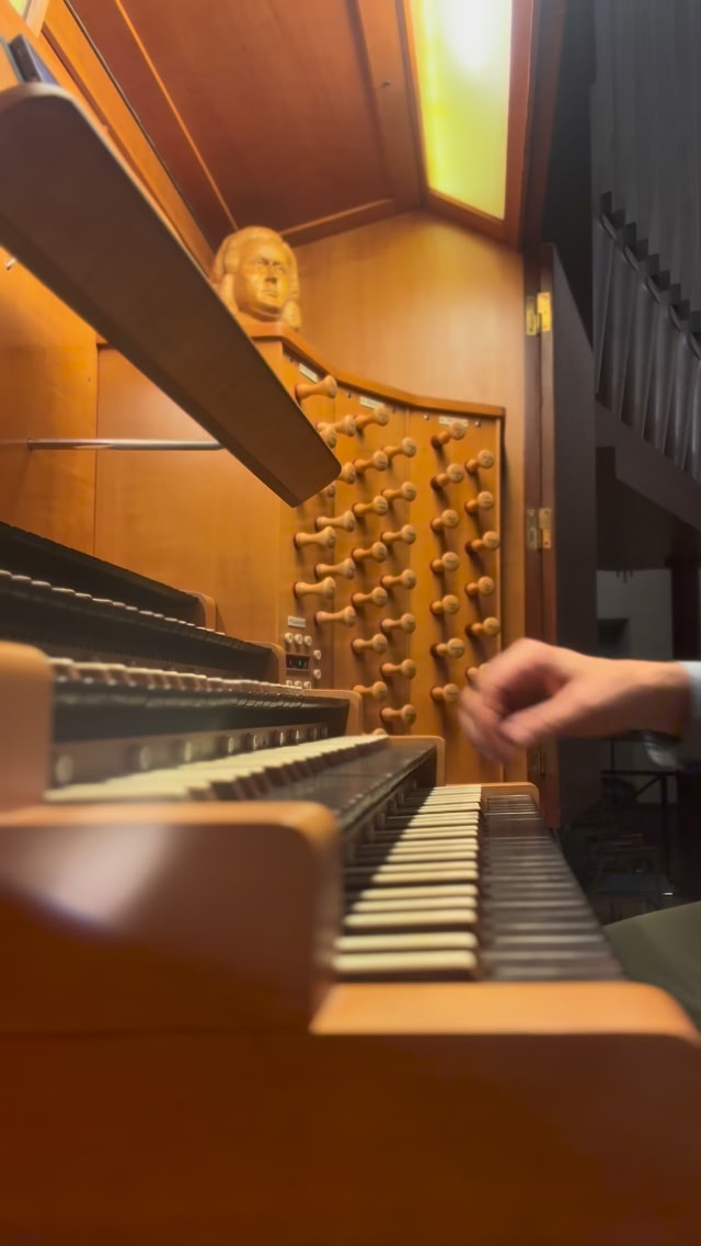 A snippet of BWV 541 on the great Beckerath. #organist #organiste #bach ...