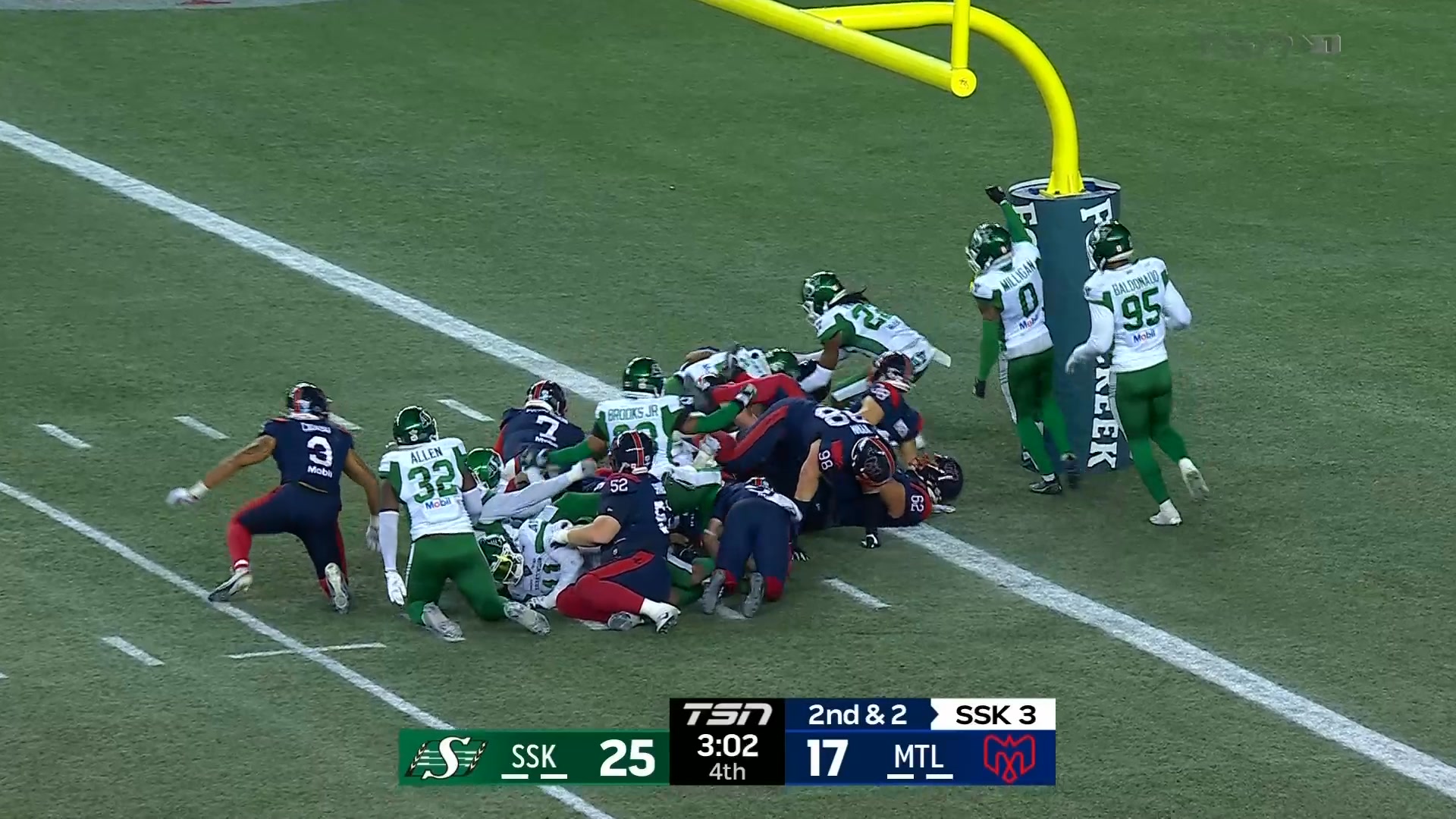 MARCUS SAYLES WITH AN ENORMOUS FUMBLE RECOVERY! 🗓️: 112th #GreyCup LIVE ...