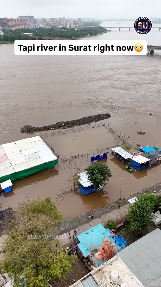 Tapi river in Surat right now🙏With the water level of the Tapi River ...