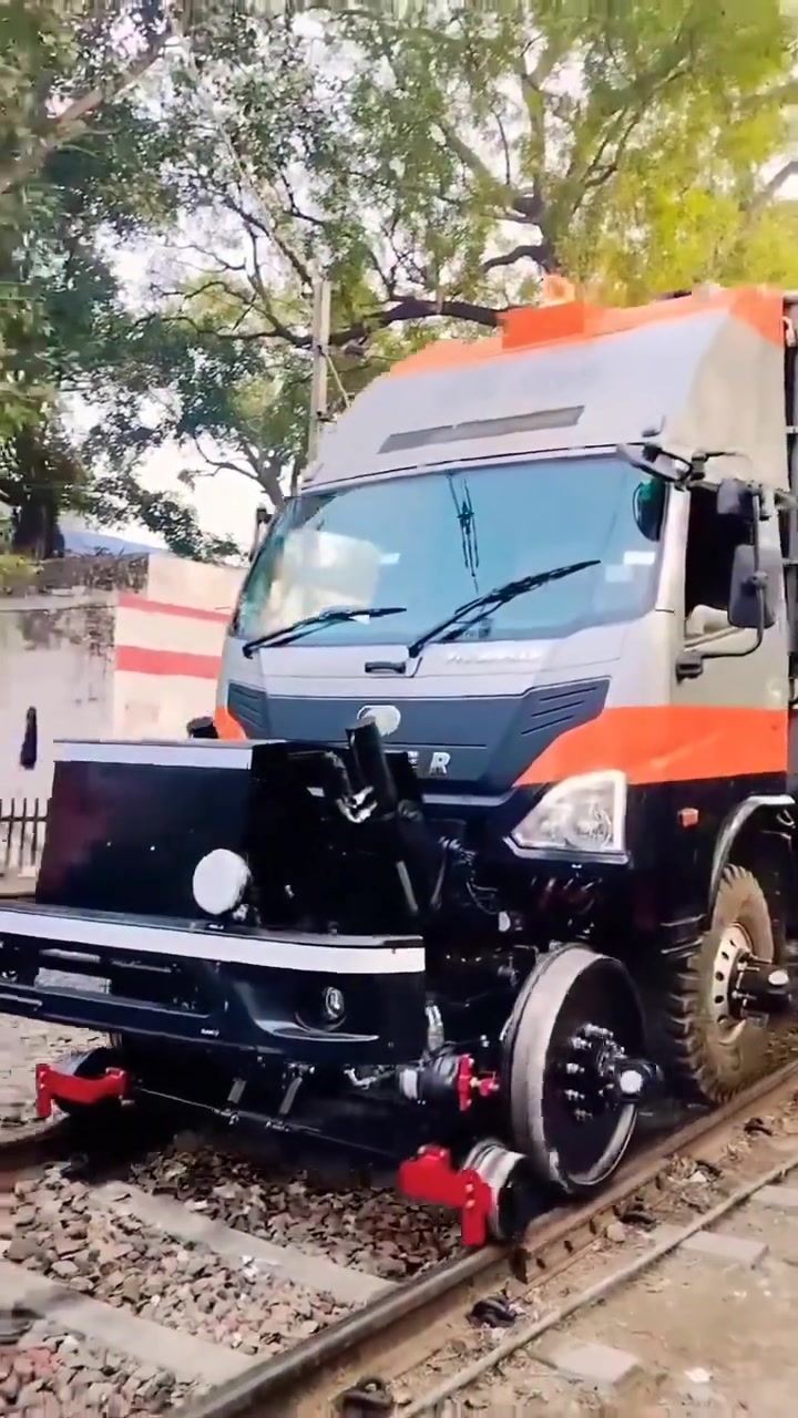 New railmobile व्हीकल.. 😅 #danderwork #bandebhart #indian #railway # ...