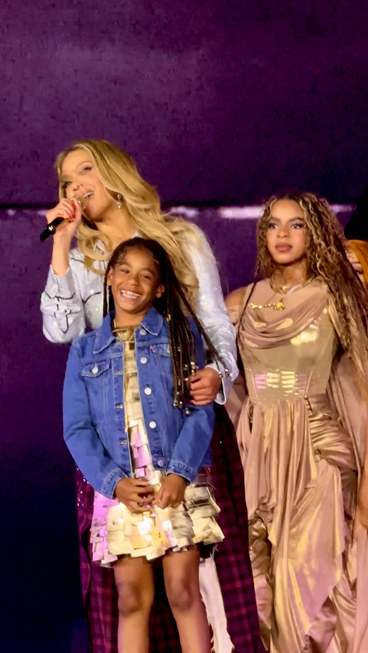 rumi in her jean jacket 🥹😭 ★ @beyonce singing #PROTECTOR and # ...