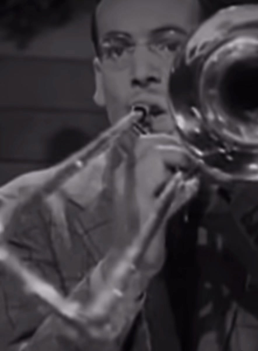 All aboard the “Chattanooga Choo Choo”! 🚂✨ This swingin' tune