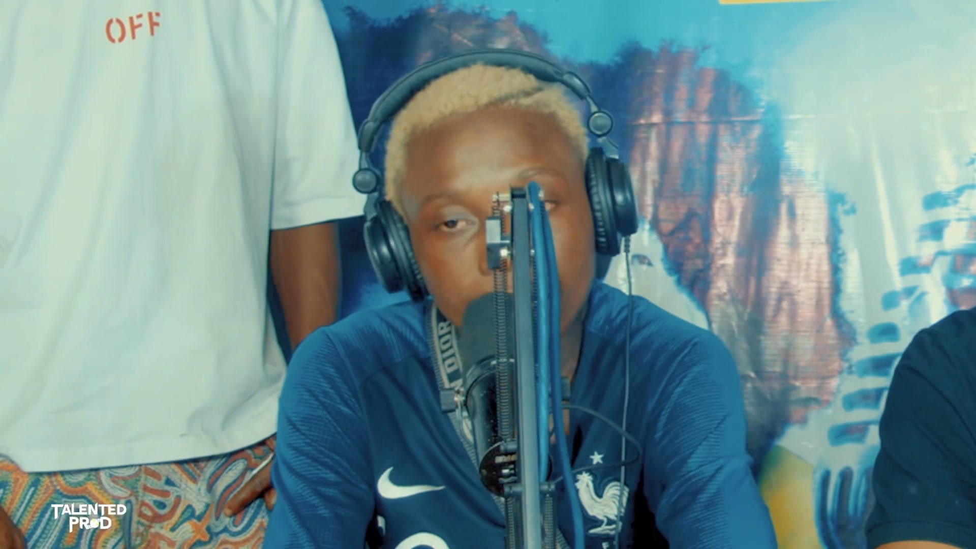 Pirate Zano interprète en exclusivité son titre “Mwinda” 🔥, un son ...
