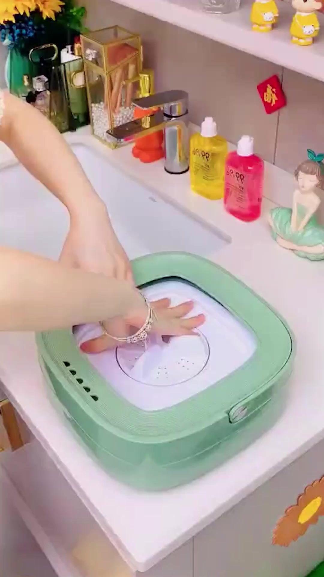 Portable Washing Machine 😍 Available po sa Shopee. Ito po ang link 👉
