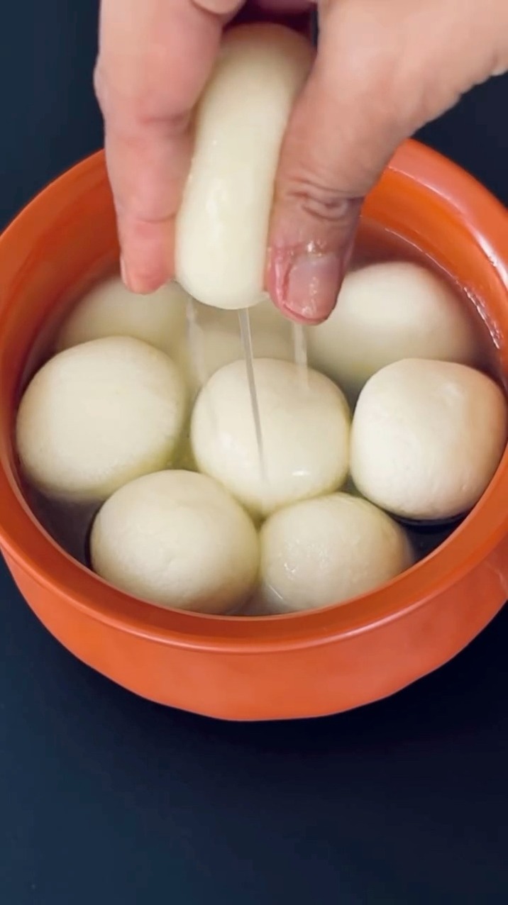 Rasgulla Recipe with Tips And Tricks | परफेक्ट सॉफ्ट स्पंजी रसगुल्ला ...