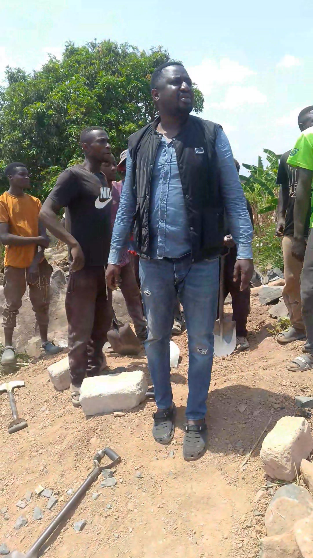 ABANA FONKO! We conducted a site visit to small-scale stone crushers in ...