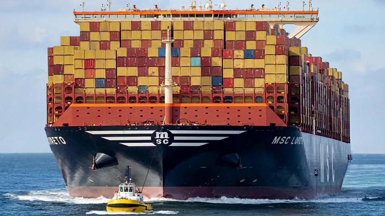 Inside the world’s largest container ship ever built 🚢😱 A floating ...