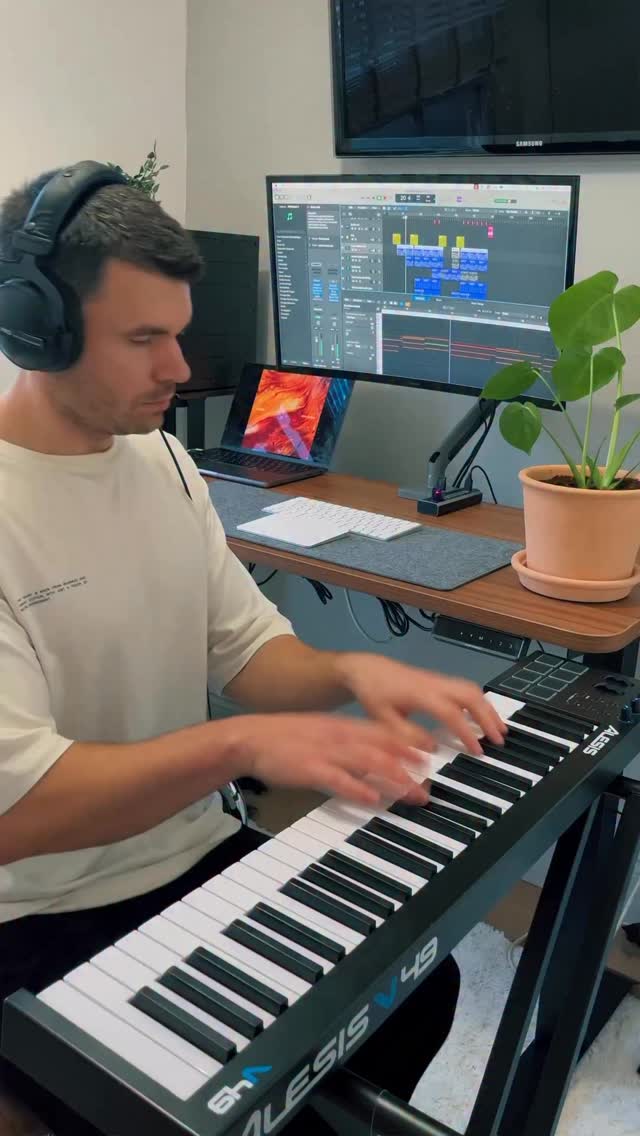Spend the night' incoming this Friday. Some warm, synth goodness