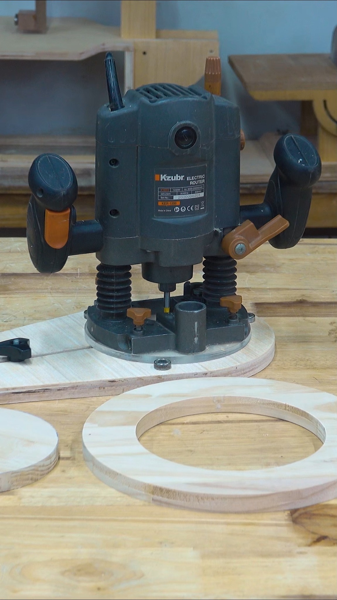 Woodworking Router Guide Jig #hacks #jigs #tips #crafts #craft #crafty ...