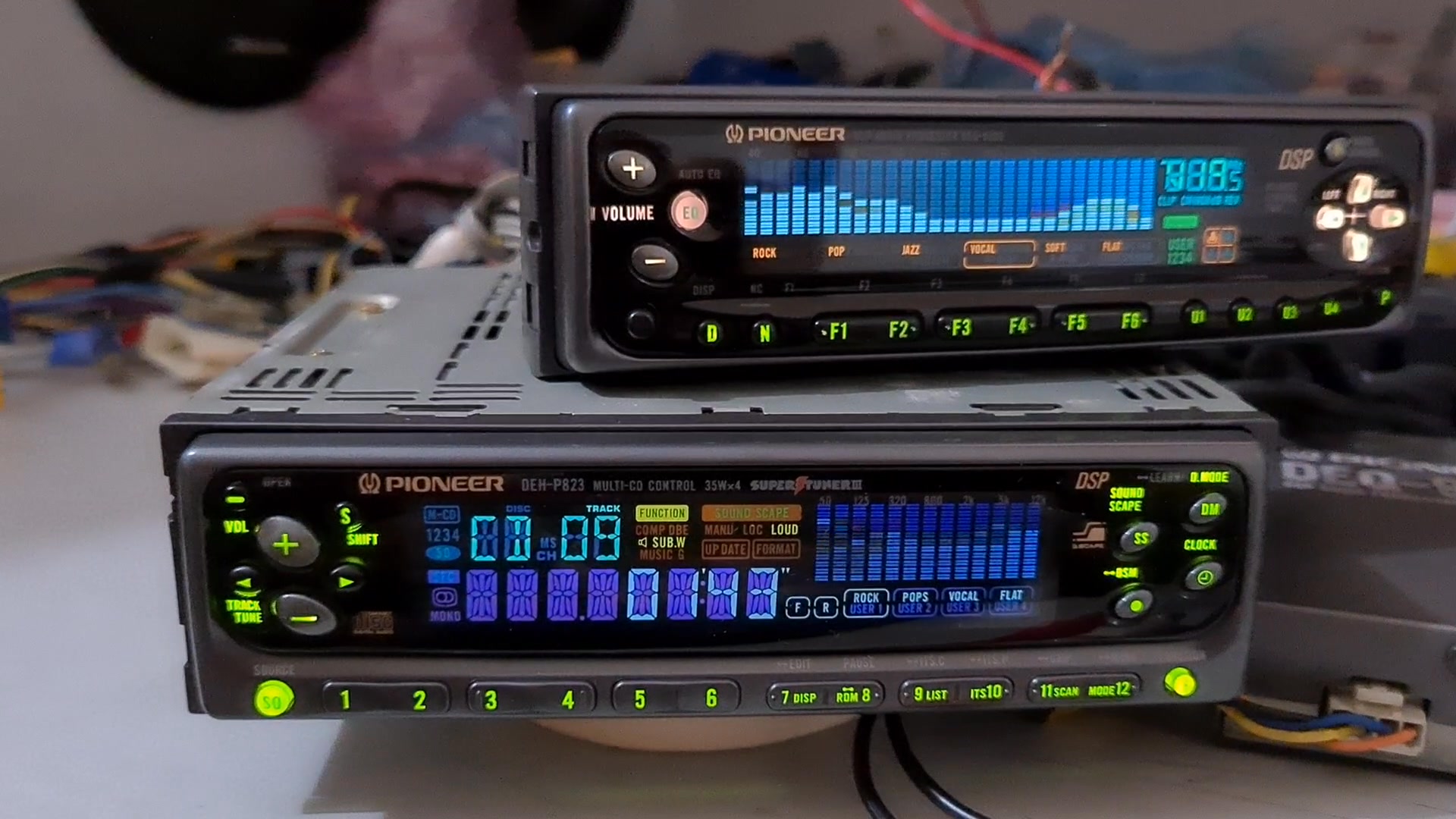 pioneer DEH-P823 + DEQ-9200 !!!