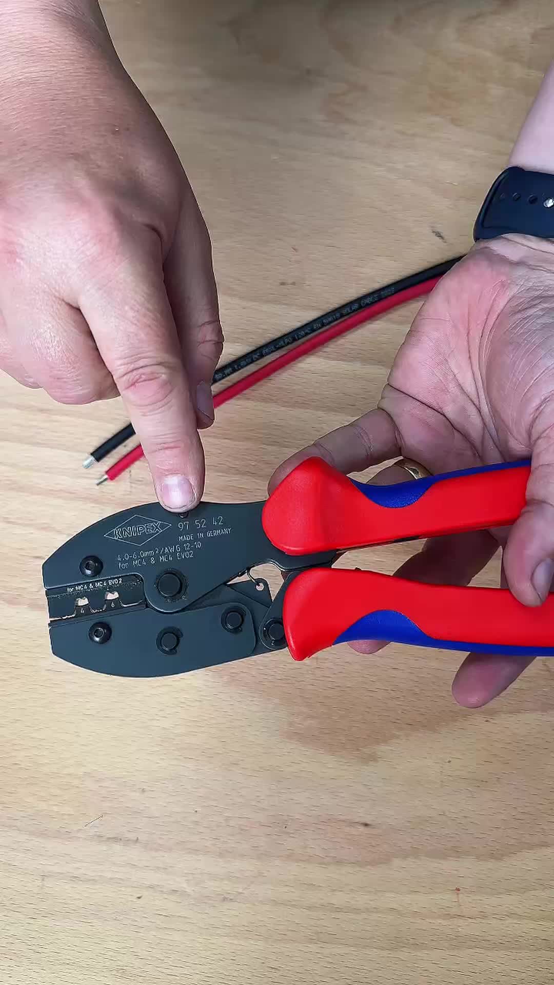 Good solar installations start with good crimps ☀️⚡ The KNIPEX