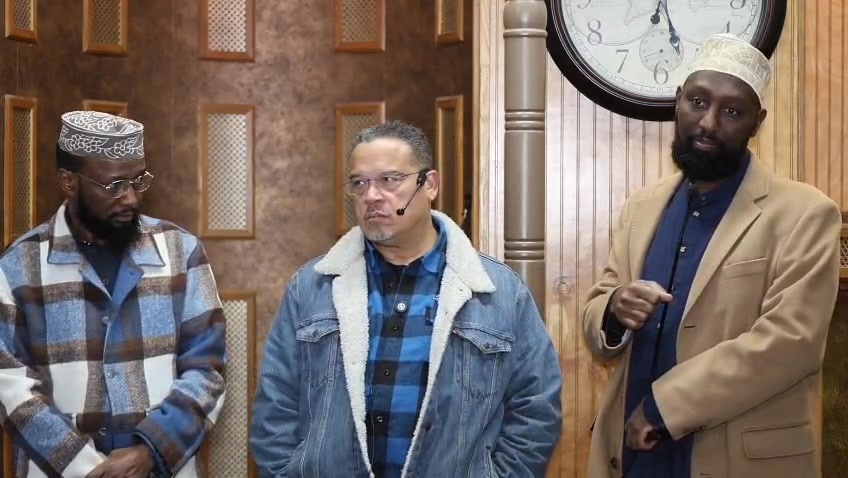 Xeer ilaaliyaha Guud ee gobolka Minnesota Keith Ellison ayaa salaada ...